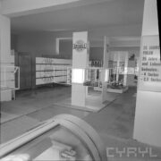 stoiska w hali wystawowej