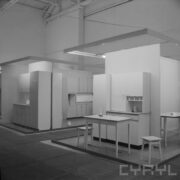 stoiska z meblami w hali wystawowej