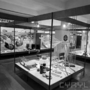 stoiska w hali wystawowej