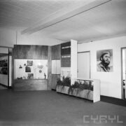 stoiska w hali wystawowej