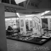 stoiska w hali wystawowej