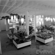 stoiska w hali wystawowej