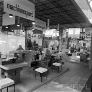 stoiska w pawilonie wystawowym