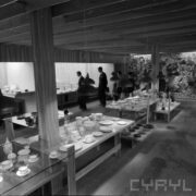 stoiska w hali wystawowej