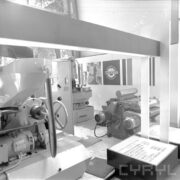 stoiska w hali wystawowej