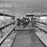 stoiska w pawilonie wystawowym