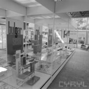 stoiska w hali wystawowej