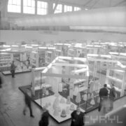 stoisko w hali wystawowej