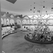 stoiska w pawilonie wystawowym