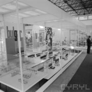 stoiska w hali wystawowej