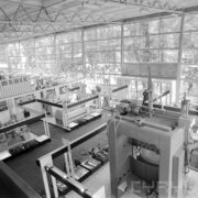 stoiska w hali wystawowej