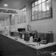 stoiska w hali wystawowej