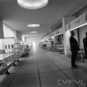 stoiska w pawilonie wystawowym