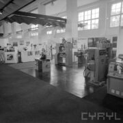 stoiska w hali wystawowej