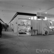 stoiska wystawowe w hali targowej