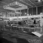 stoiska w hali wystawowej