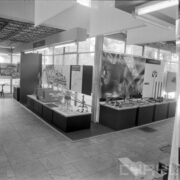 stoiska w hali wystawowej