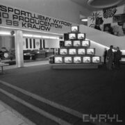 stoiska w hali wystawowej