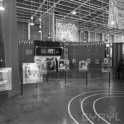 stoiska w hali wystawowej