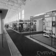 stoiska w hali wystawowej