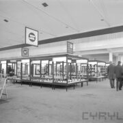 stoiska wystawowe w hali targowej