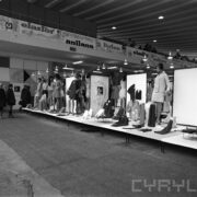 stoiska wystawowe w hali targowej