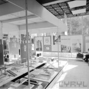 stoiska w pawilonie wystawowym