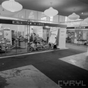 stoiska w hali wystawowej