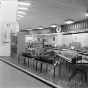 stoiska w pawilonie wystawowym