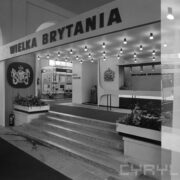 stoiska w hali wystawowej