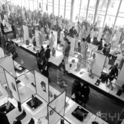 stoiska wystawowe w hali targowej