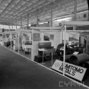 stoiska w hali wystawowej