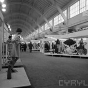 stoiska wystawowe w hali targowej