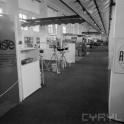 stoiska w hali wystawowej