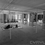 stoiska w pawilonie wystawowym