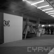 ekspozycja urządzeń w hali targowej