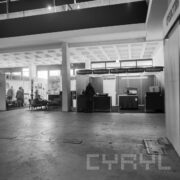 stoiska w hali wystawowej