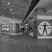 stoiska w hali wystawowej