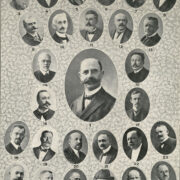 czarno-białe tableau z fotografiami portretowymi 29 mężczyzn